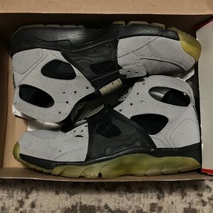 Nike huarache. Used. Great condition. No laces.